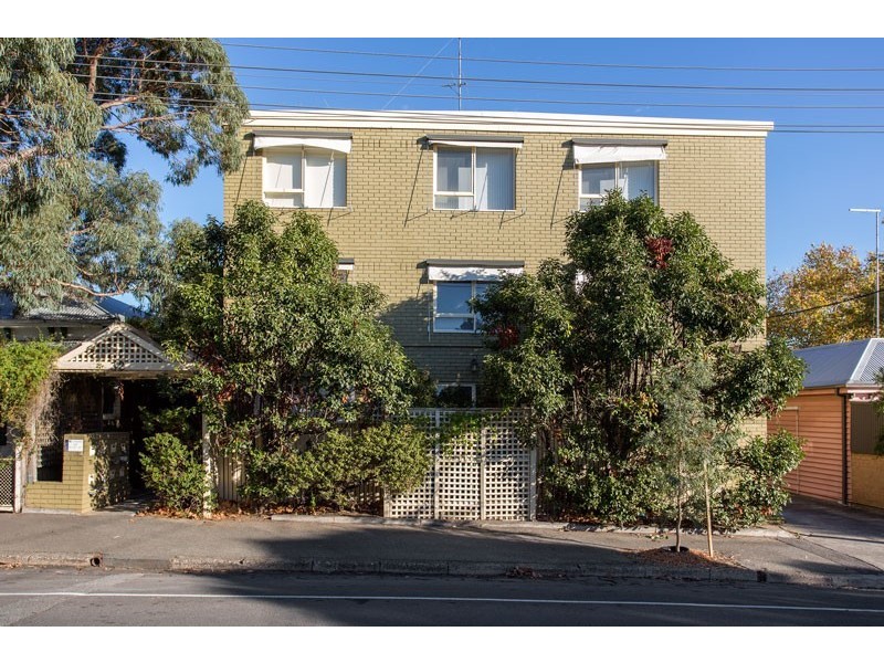 2/32 Finsbury Street, Flemington VIC 3031