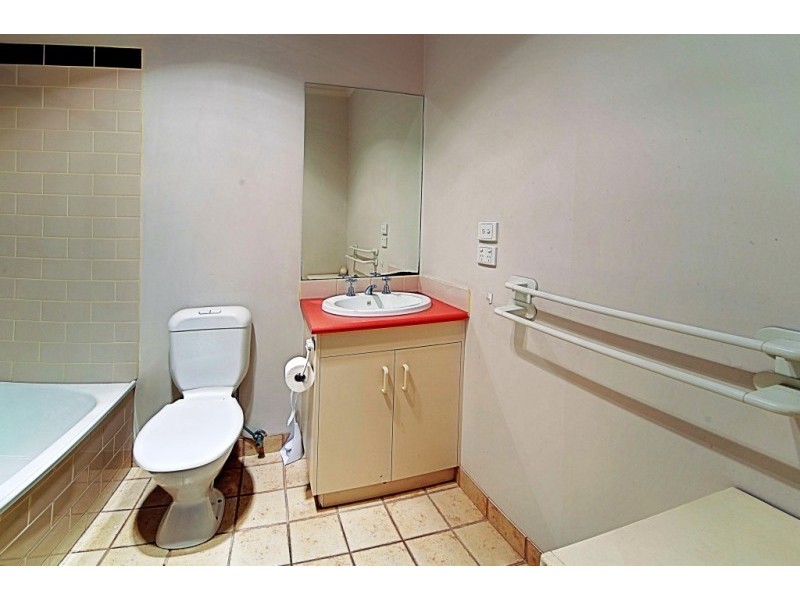 2/1 The Lairidge, Kensington VIC 3031