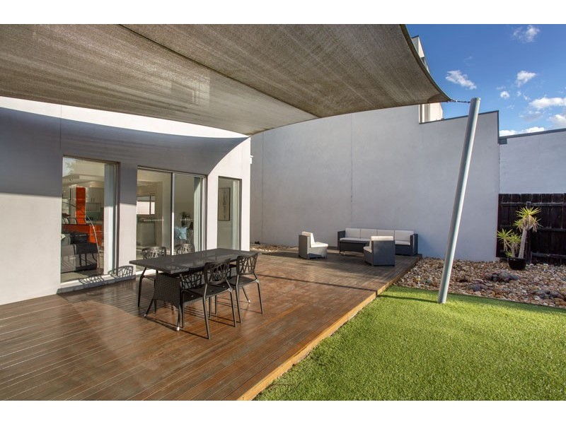 69 Newton Street, Kensington VIC 3031