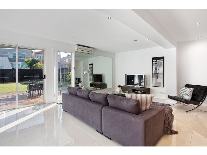 69 Newton Street, Kensington VIC 3031