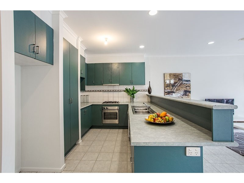 100 Fairbairn Drive, Kensington VIC 3031