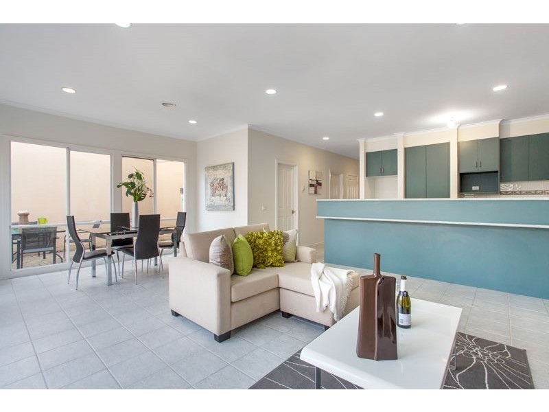 100 Fairbairn Drive, Kensington VIC 3031