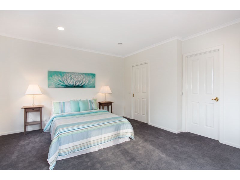 100 Fairbairn Drive, Kensington VIC 3031