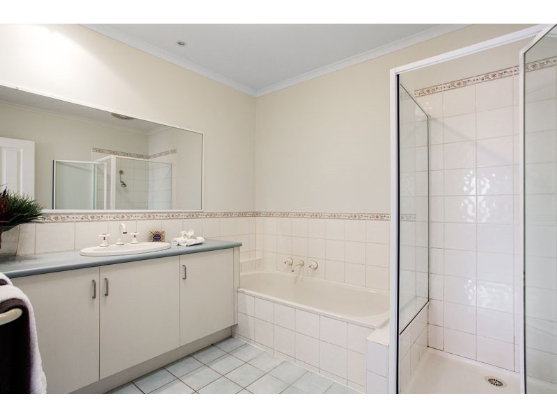 100 Fairbairn Drive, Kensington VIC 3031