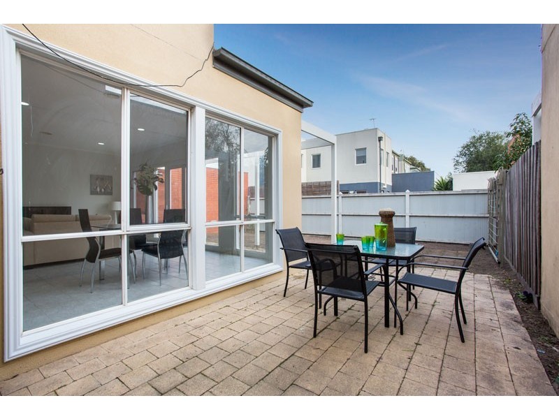 100 Fairbairn Drive, Kensington VIC 3031