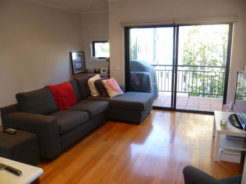 28 Rourke Lane, Kensington VIC 3031