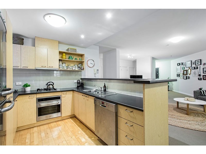 16/1 Gatehouse Drive, Kensington VIC 3031