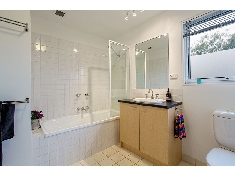 16/1 Gatehouse Drive, Kensington VIC 3031