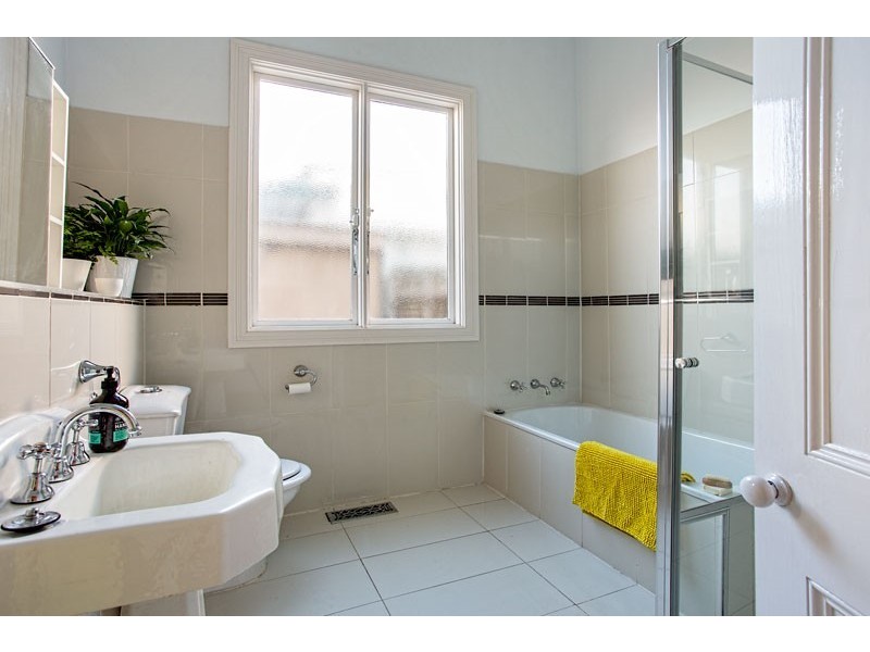 14 Gordon Crescent, Kensington VIC 3031