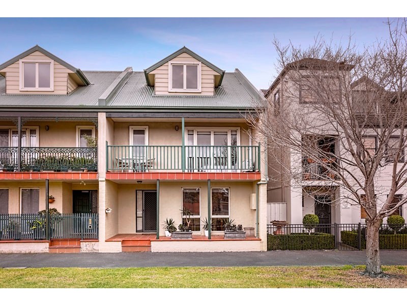 11 Baulderstone Walk, Kensington VIC 3031