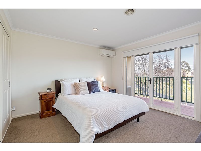 11 Baulderstone Walk, Kensington VIC 3031