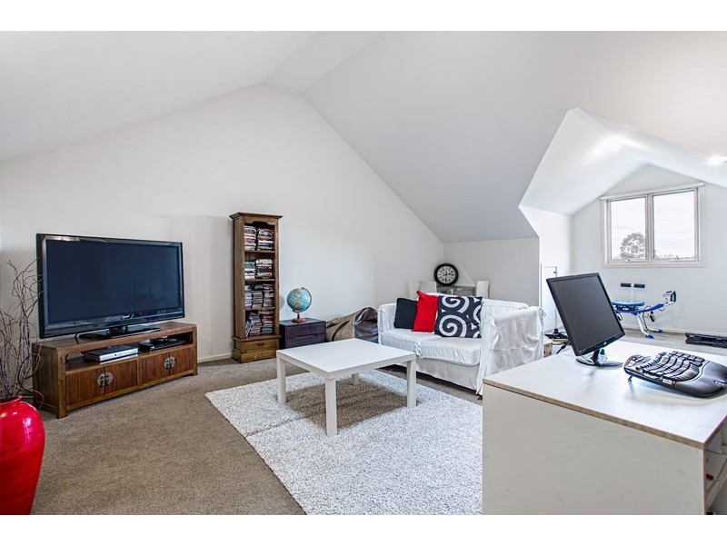 11 Baulderstone Walk, Kensington VIC 3031