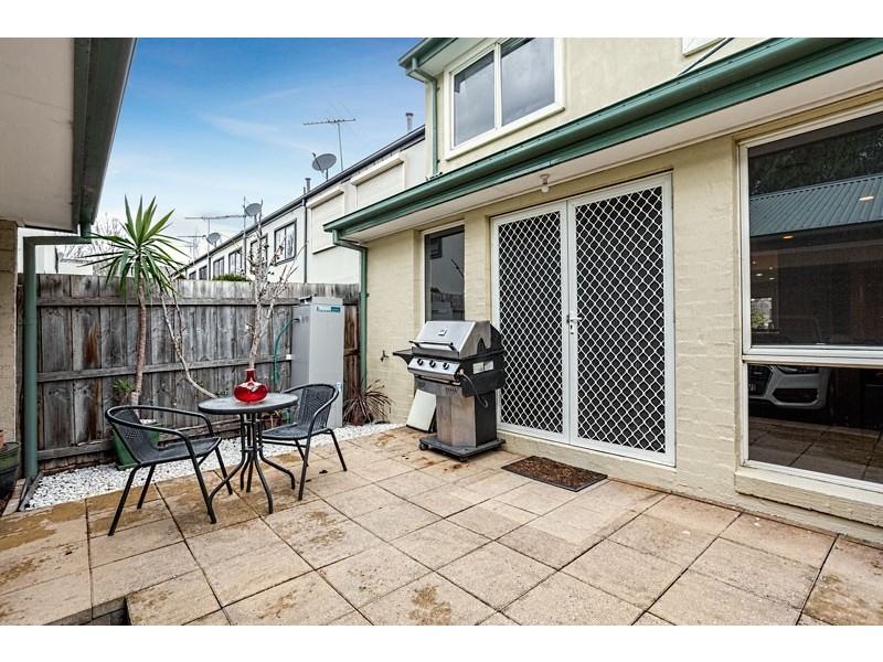 11 Baulderstone Walk, Kensington VIC 3031