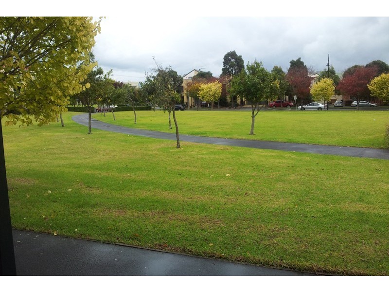 11 Baulderstone Walk, Kensington VIC 3031