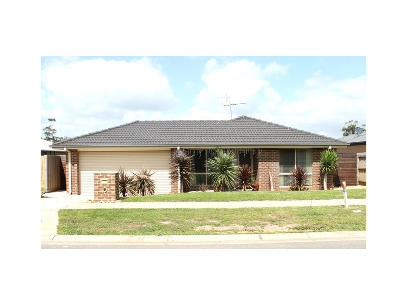 33 Springwater Drive, Drouin VIC 3818