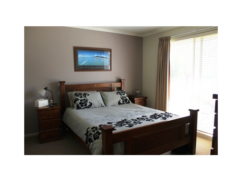 33 Springwater Drive, Drouin VIC 3818