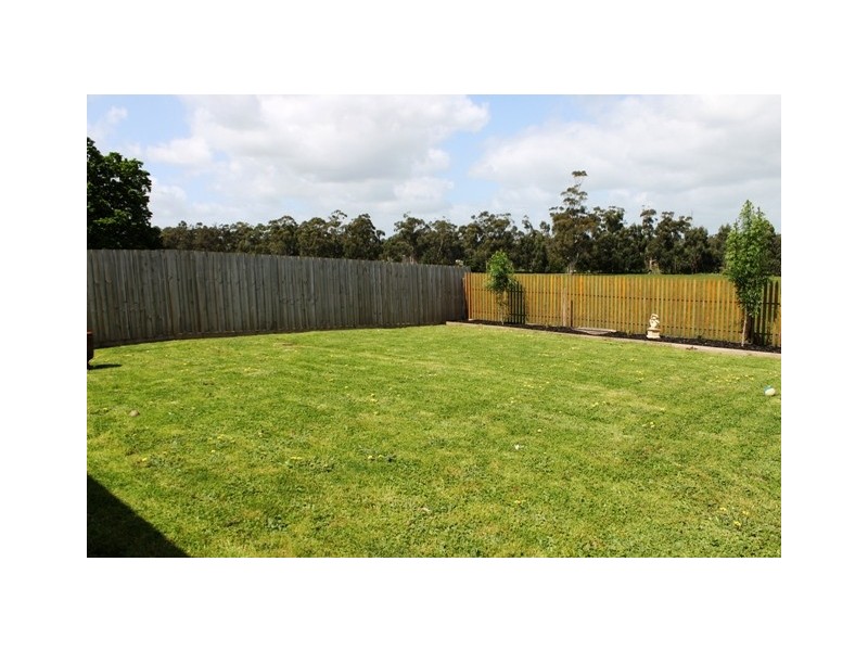 33 Springwater Drive, Drouin VIC 3818