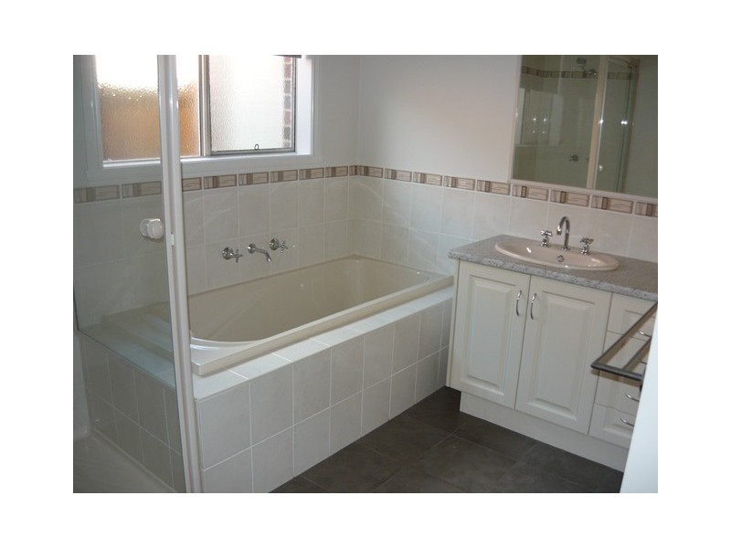 1/14 Grandview Close, Drouin VIC 3818