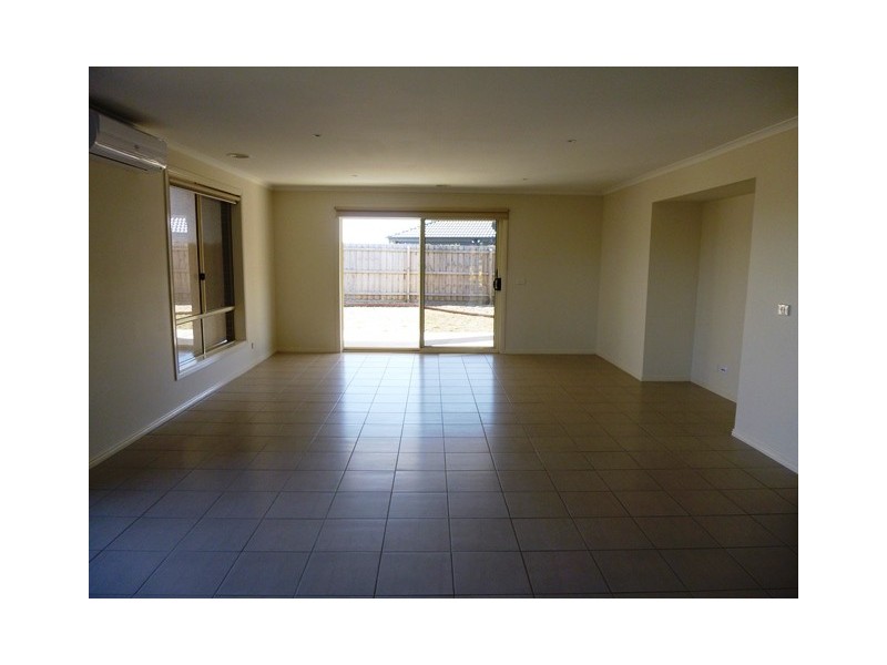 26 Hatfield Drive, Drouin VIC 3818