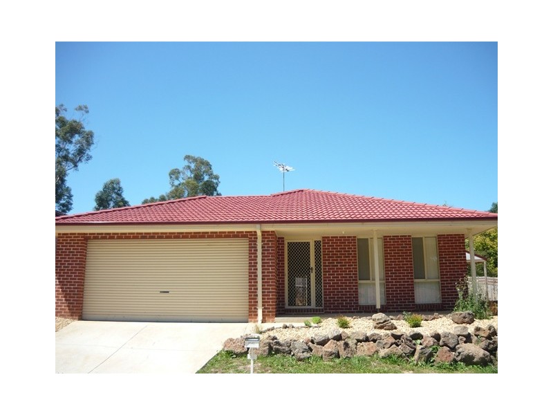 24 Miller Close, Drouin VIC 3818