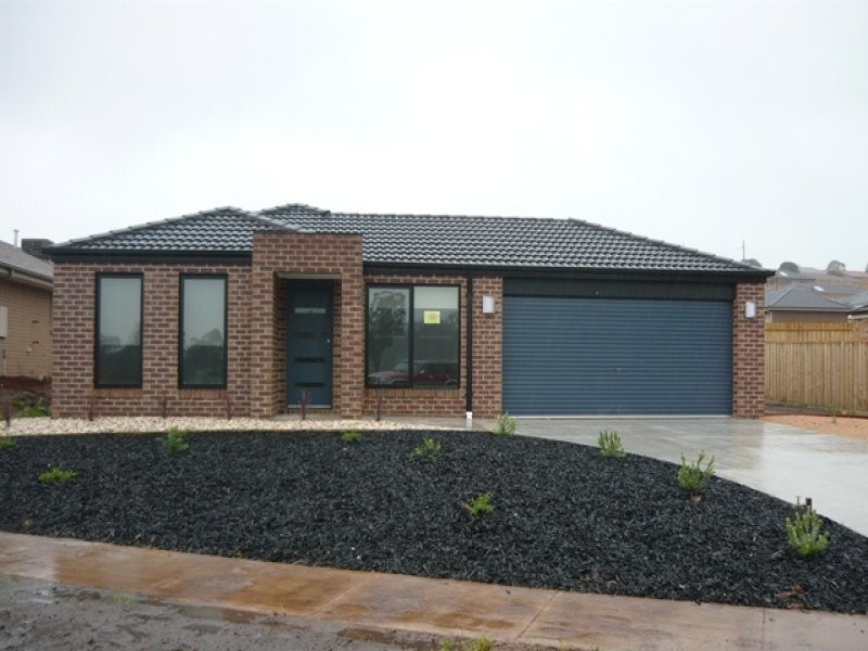 22 Clifford Drive, Drouin VIC 3818