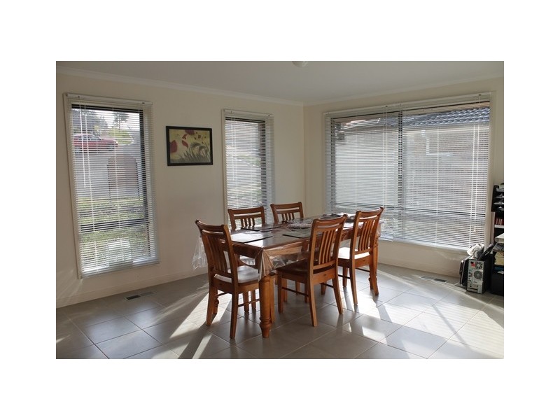 10 Vivian Court, Drouin VIC 3818