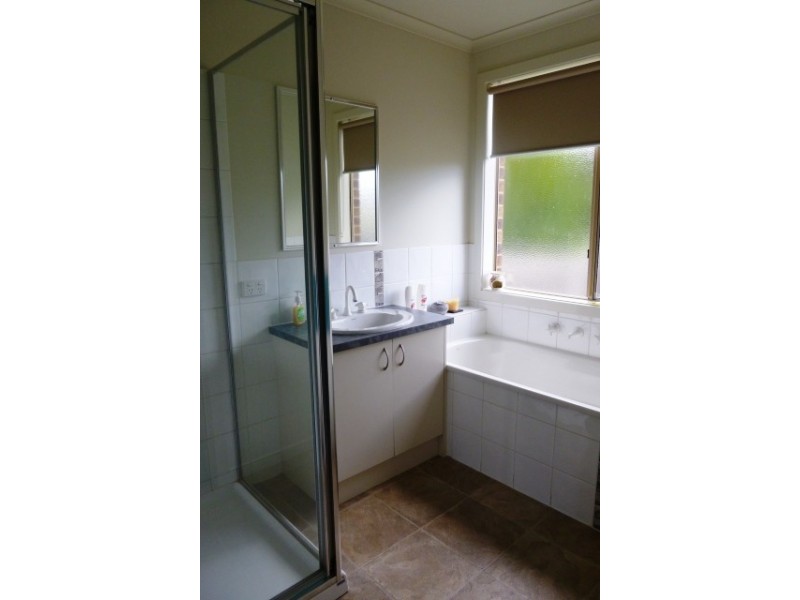 2 Harmon Drive, Drouin VIC 3818