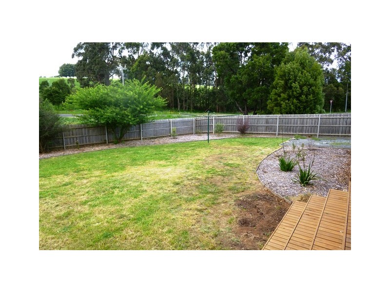 2 Harmon Drive, Drouin VIC 3818