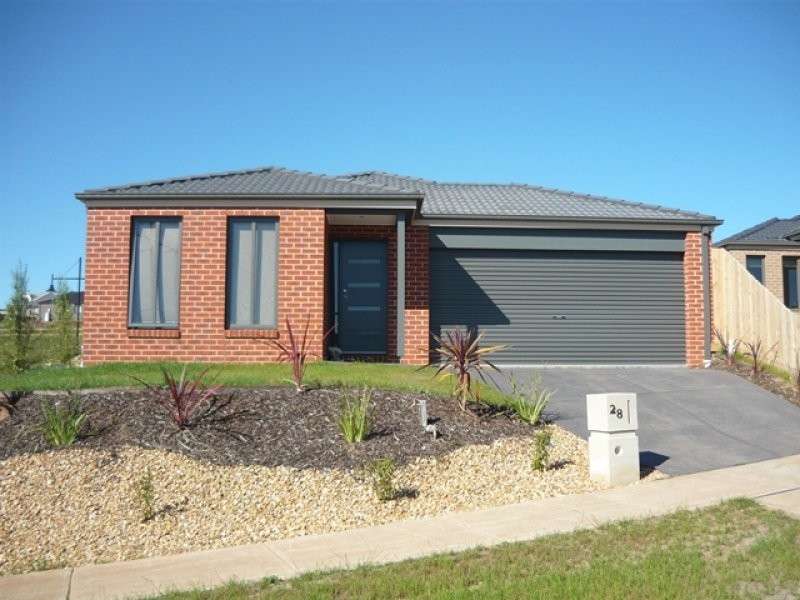 28 Summerhill Boulevard, Drouin VIC 3818