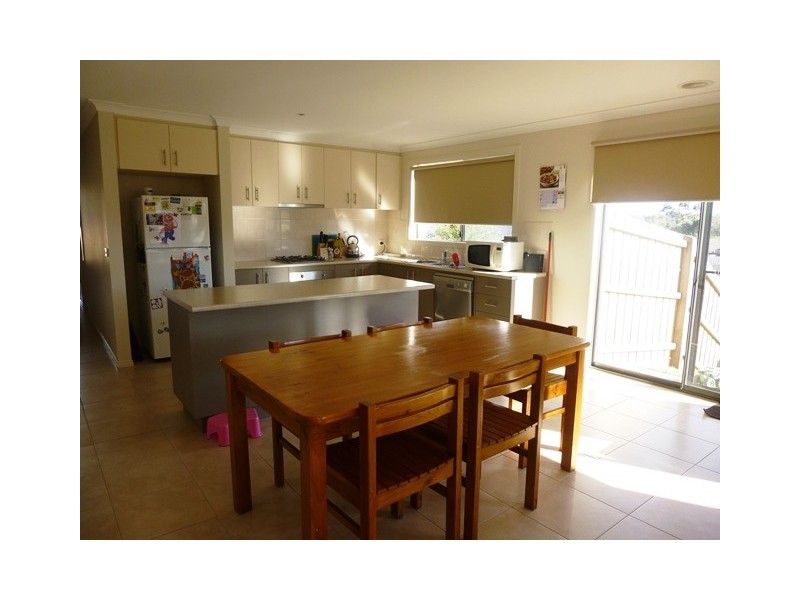 28 Summerhill Boulevard, Drouin VIC 3818