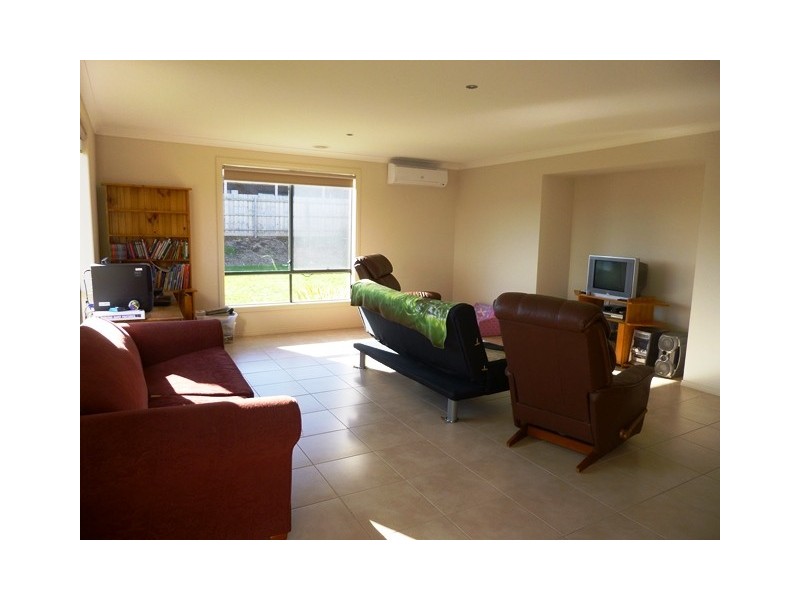 28 Summerhill Boulevard, Drouin VIC 3818