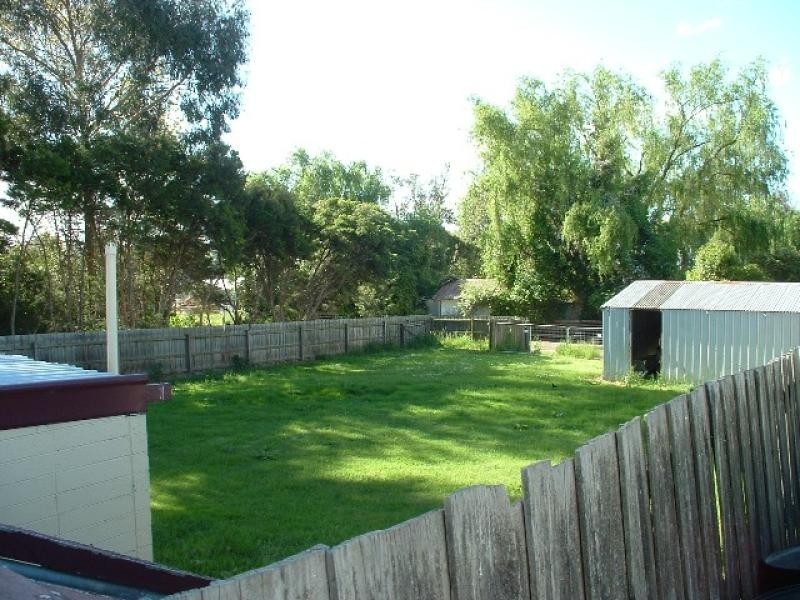 27 Victoria Road, Loch VIC 3945