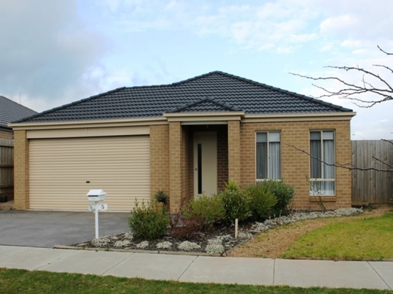 5 Azalea Avenue, Pakenham VIC 3810