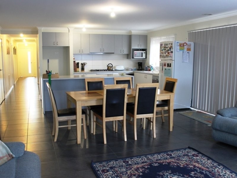 5 Azalea Avenue, Pakenham VIC 3810