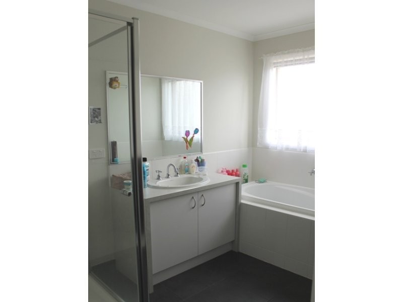 5 Azalea Avenue, Pakenham VIC 3810