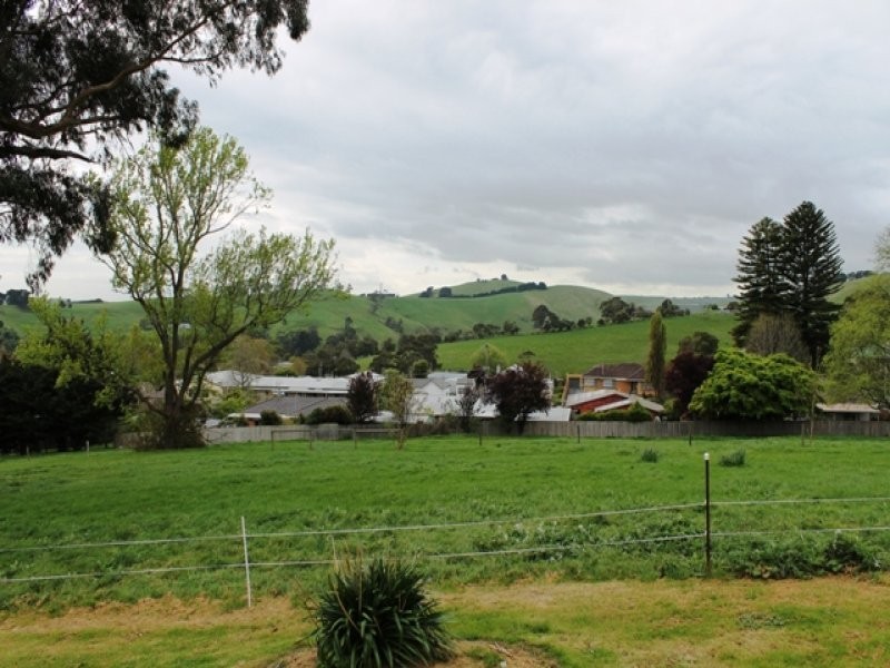 11 Roy Street, Loch VIC 3945