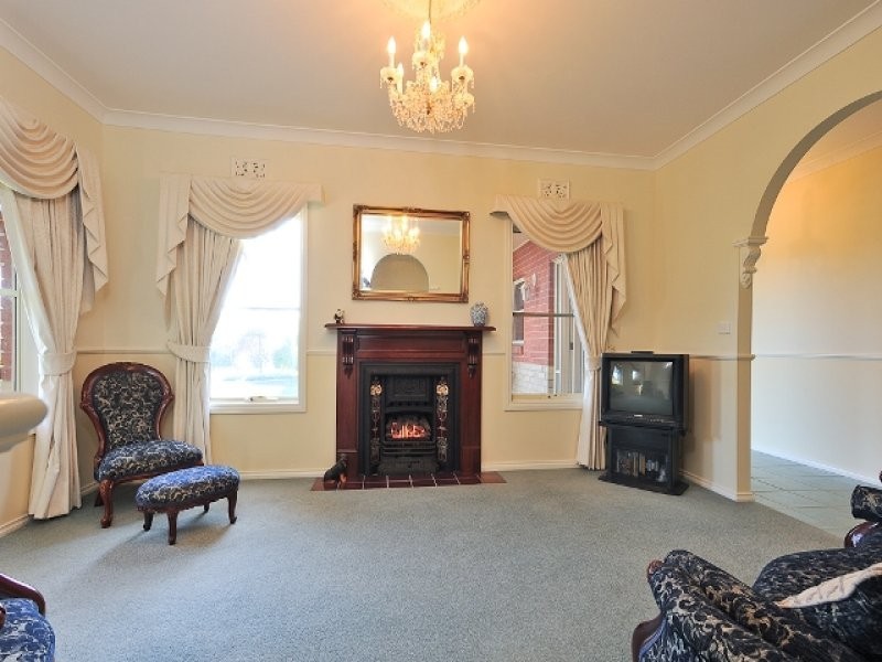 21 Canterbury Close, Drouin VIC 3818