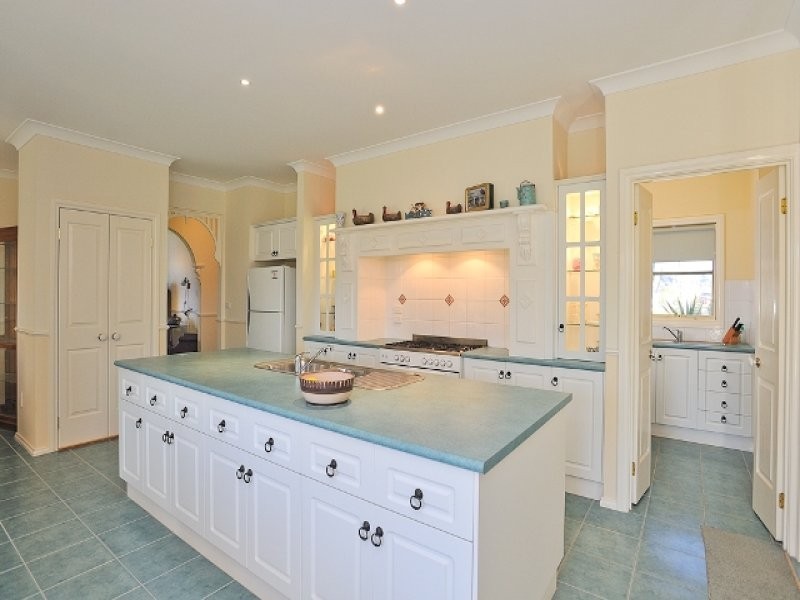 21 Canterbury Close, Drouin VIC 3818