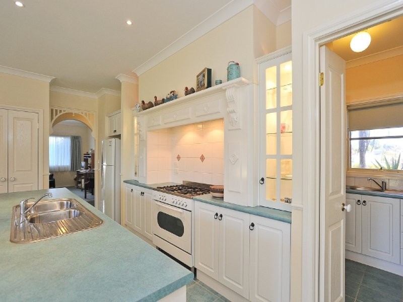 21 Canterbury Close, Drouin VIC 3818