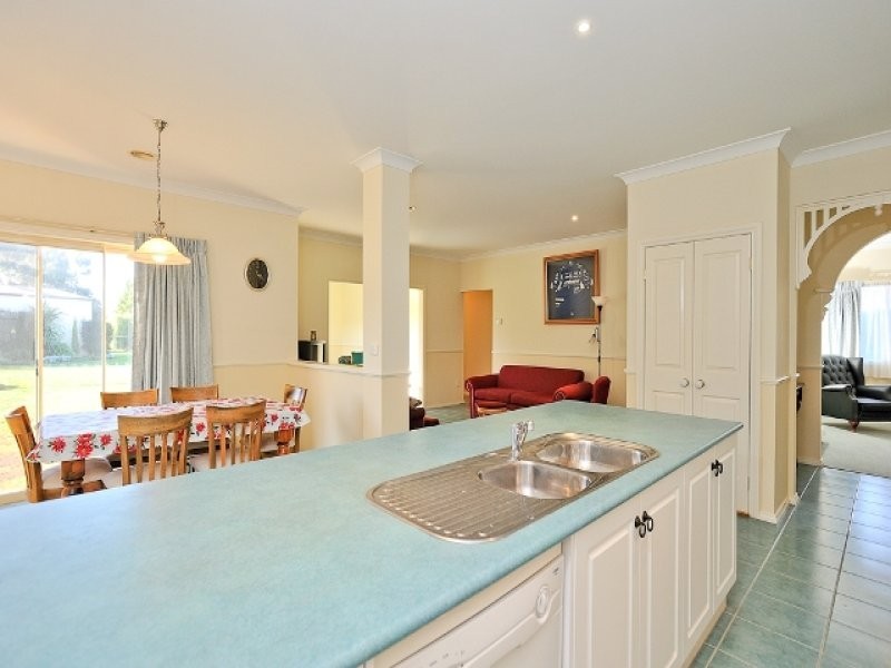 21 Canterbury Close, Drouin VIC 3818