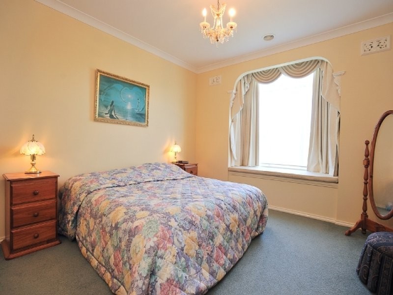 21 Canterbury Close, Drouin VIC 3818