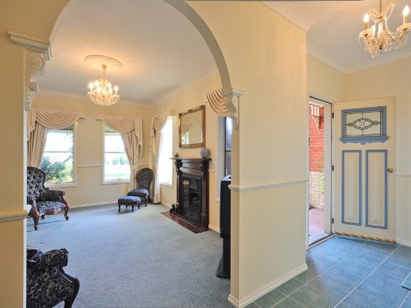 21 Canterbury Close, Drouin VIC 3818