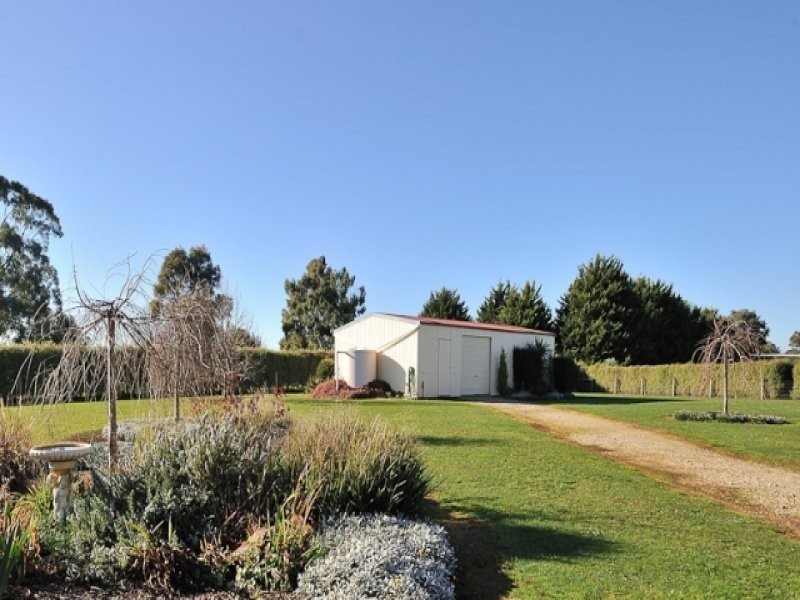 21 Canterbury Close, Drouin VIC 3818