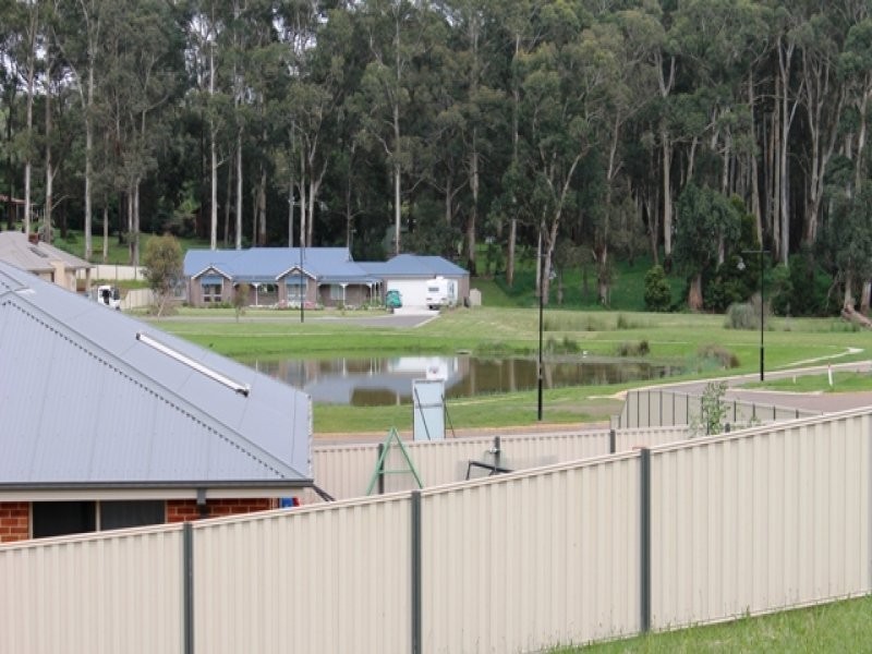 4 Valleyview Grove, Drouin VIC 3818