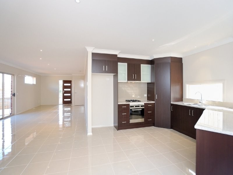 1/4 Palm Square, Drouin VIC 3818