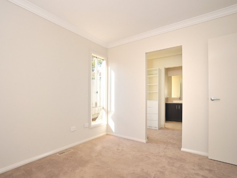1/4 Palm Square, Drouin VIC 3818