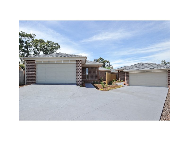 1/4 Palm Square, Drouin VIC 3818