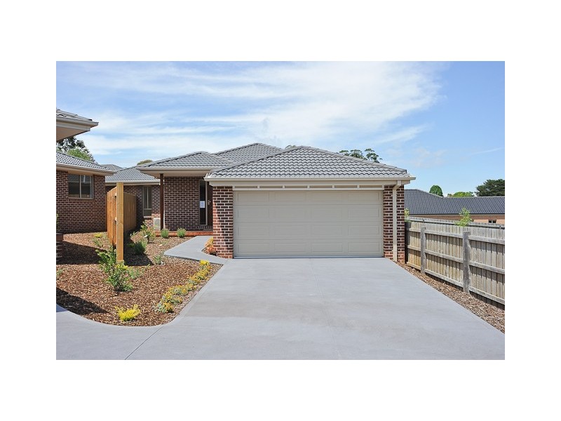 2/4 Palm Square, Drouin VIC 3818