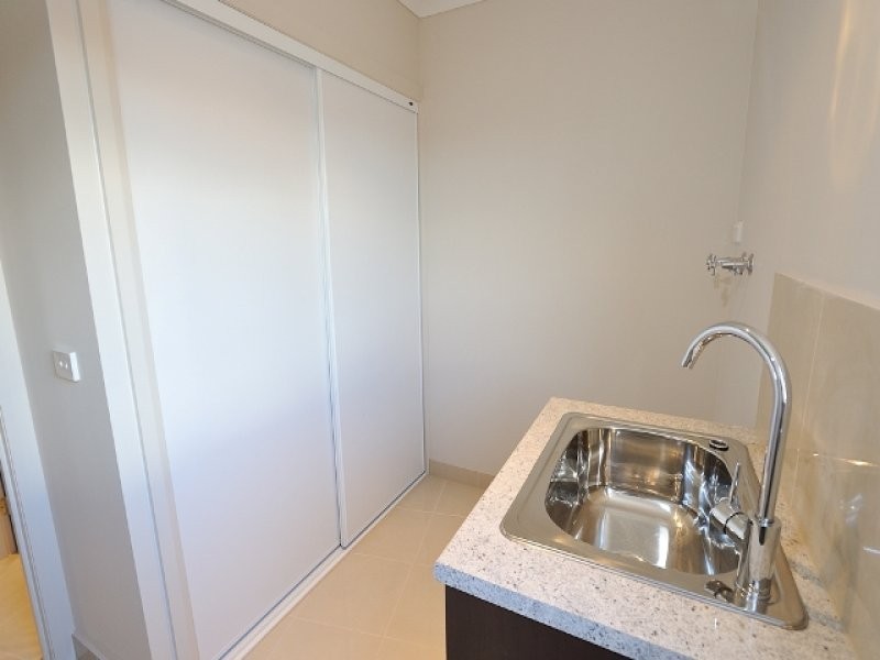 2/4 Palm Square, Drouin VIC 3818