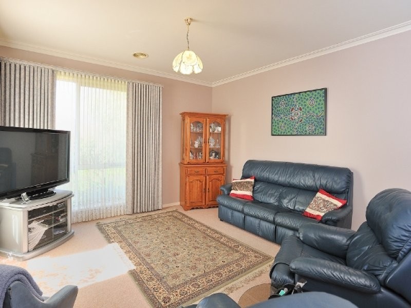 30 Darnum Street, Drouin VIC 3818